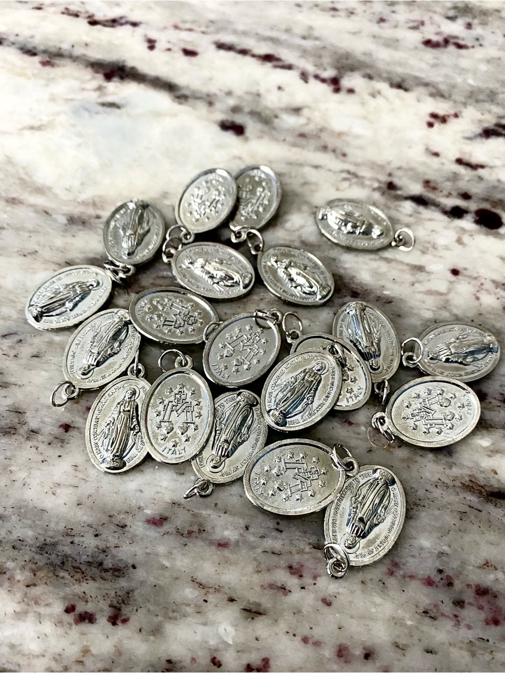 WHOLESALE | MIRACULOUS MEDALS 20pcs | Have blessed & give ”to wear for graces”